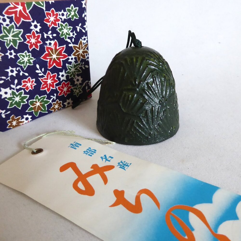 VINTAGE NEW TRADITIONAL JAPAN NANBU CAST IRON FURIN PINE NEEDLE WIND CHIME BELL
